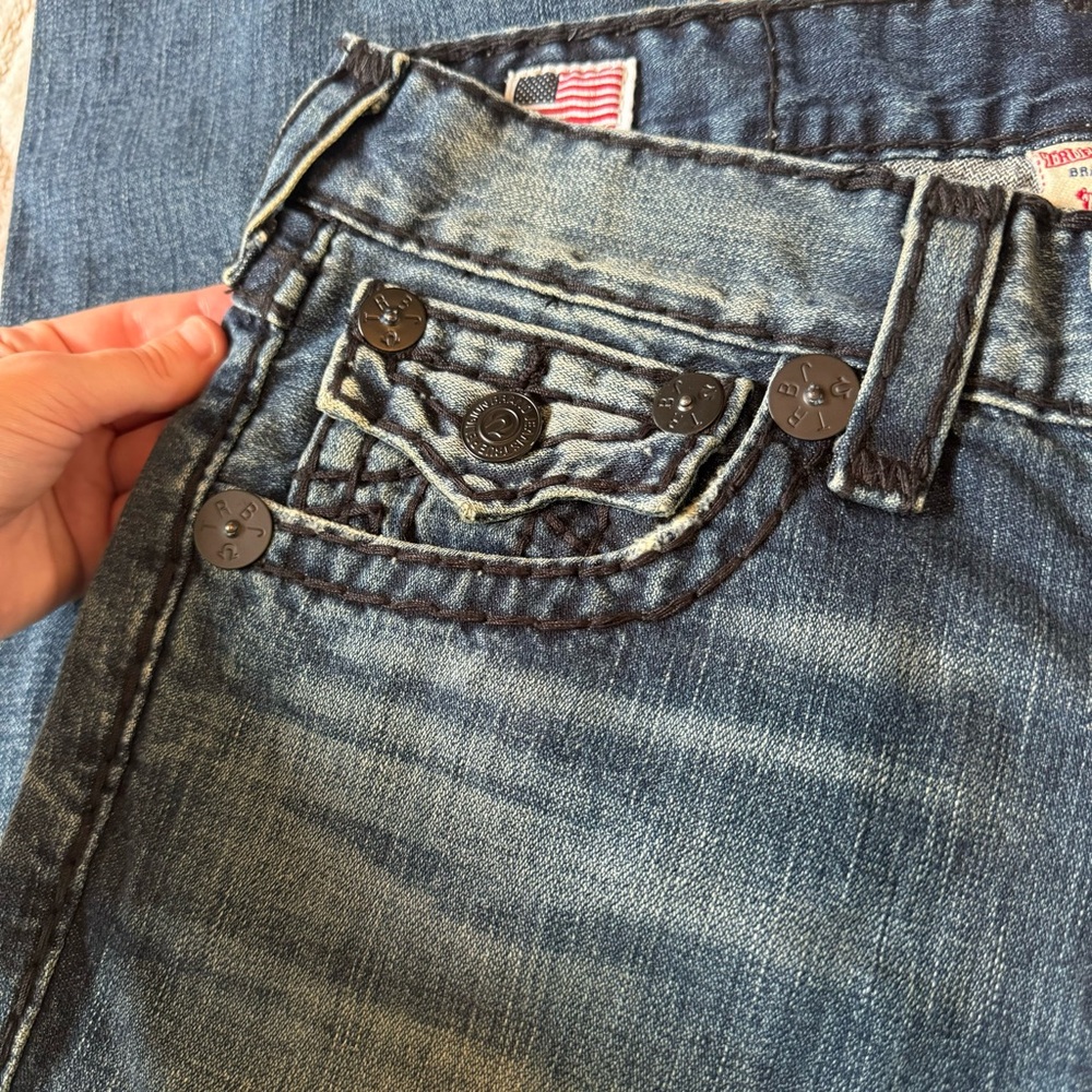 True Religion 2000’s medium wash straight legs men’s jeans size 32 - Picture 2 of 11